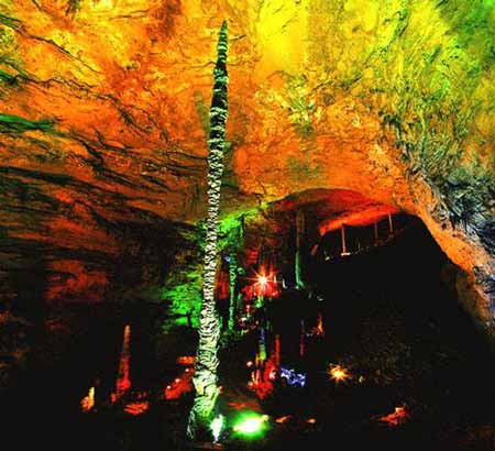 長沙出發(fā)到溶洞奇觀黃龍洞、天門山、玻璃棧道、鳳凰古城九景往返三日游