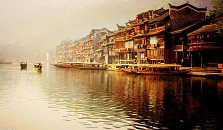 張家界國(guó)家森林公園、袁家界、天子山、大峽谷、玻璃橋、鳳凰古城兩晚三日游